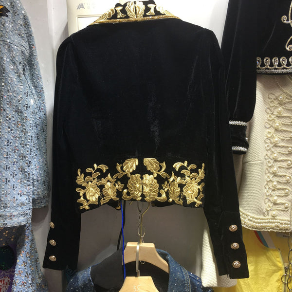 Abrigo Corto Negro Estilo Court con Flores Bordadas