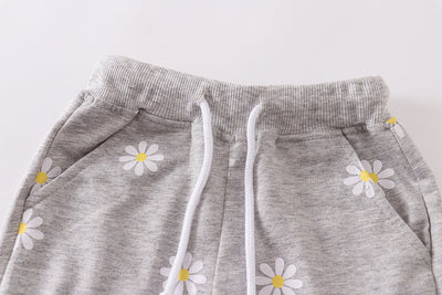 Shorts Gris Claro para Niñas con Estampado de Margaritas - Image 10