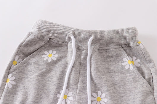 Shorts Gris Claro para Niñas con Estampado de Margaritas - Image 10