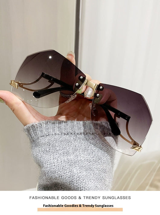 Rimless sunglasses with gradient pink lenses and gold-tone hollow temples, featuring a unique quadrilateral shape. - Image 18