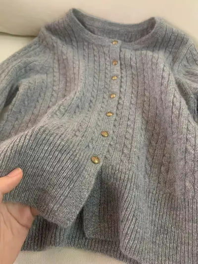 Cardigan de Lana Tejido Gris con Botones Dorados - Image 15