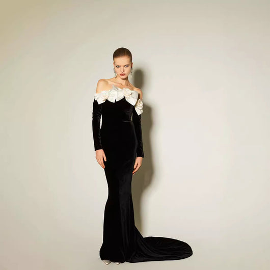 Vestido Largo de Terciopelo Negro con Cola Sirena - Image 3