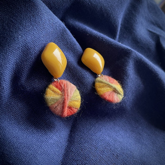 Aretes de Clip Gradiente Trenzados - Diseño Colorido y Moderno - Image 9