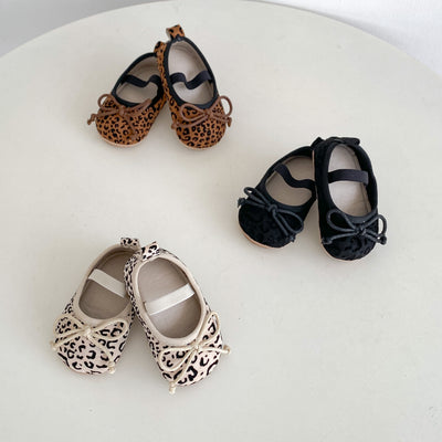 Zapatos Suaves para Bebé Niña Primavera Otoño con Moño Mariposa y Estampado Leopardo - Image 4
