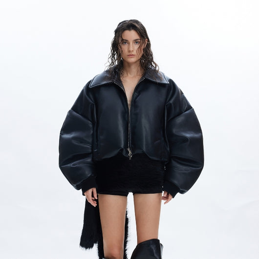 Chaqueta Acolchada de Cuero con Cuello de Piel Reciclada