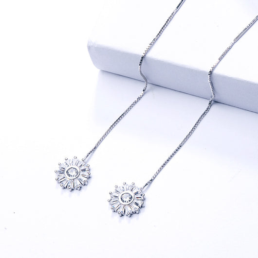 Aretes de Cristal Navideño con Borla - Diseño Copo de Nieve Elegante para Mujer - Image 2