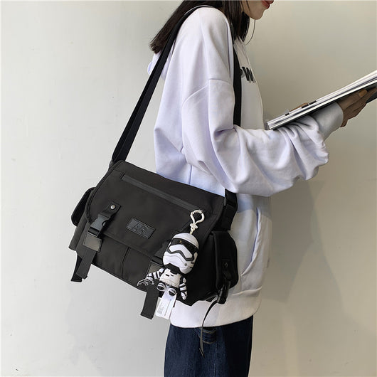 Bolso Mensajero Diablo Estilo Urbano para Hombre - Image 9