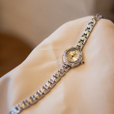Reloj Antiguo de Cobre Dorado con Tiras Artesanales - Image 10