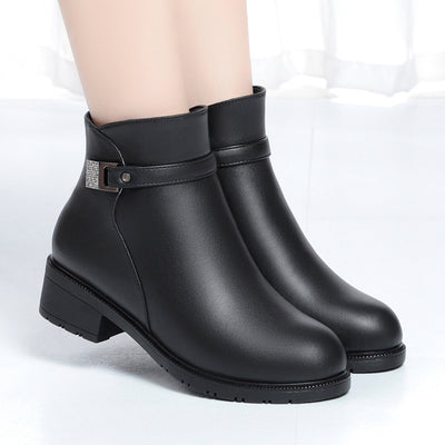 Botines Cortos con Tacón Robusto y Detalles Metálicos - Image 7