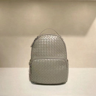 Mochila Tejida a Mano en Cuero de Oveja para Mujer - Image 4