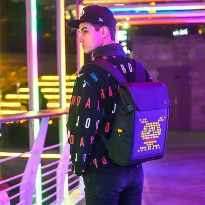 Mochila Escolar Inteligente con Pantalla LED para Viajes y Ciclismo - Image 10