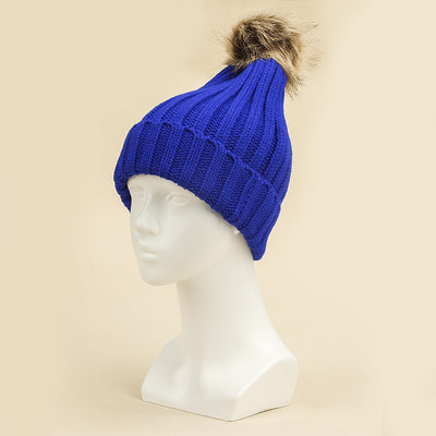 Gorro de Lana Azul Klein con Pompón de Pelaje - Diseño Tejido Elegante - Image 3