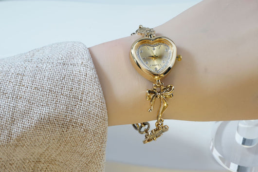 Reloj Pulsera Retro en Forma de Corazón con Diseño de Lazo Dorado y Flores - Image 13