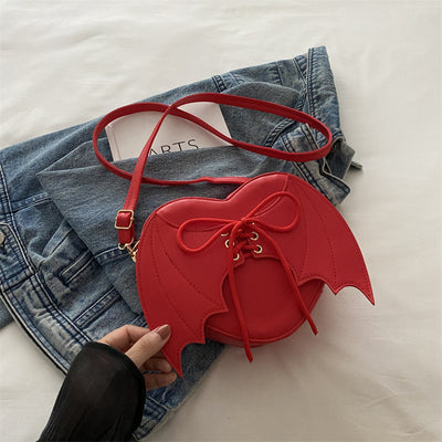 Bolso Bandolera con Diseño de Alas de Murciélago y Corazón - Image 8