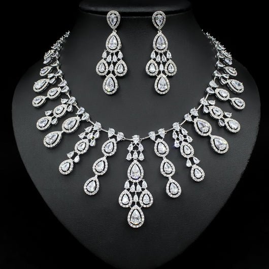 Conjunto de Collar y Aretes de Circón con Efecto Gota de Agua Iridiscente - Image 8