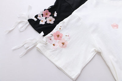 Camiseta Suelta de Algodón con Bordado Floral y Cordones para Mujer - Image 14
