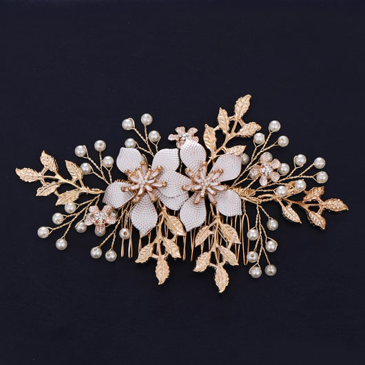 Tocado de Novia de Perlas y Flores del Bosque para Boda - Image 5