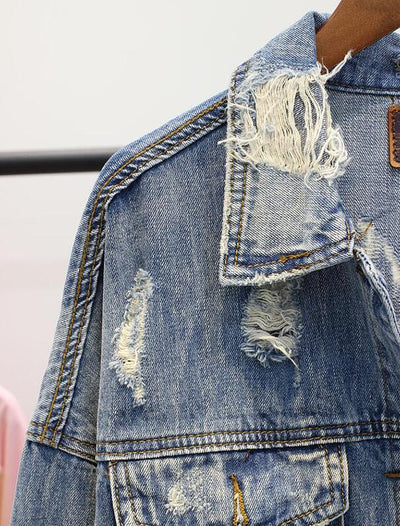 Chaqueta Denim Corta Desgarrada Estilo Urbano - Image 4