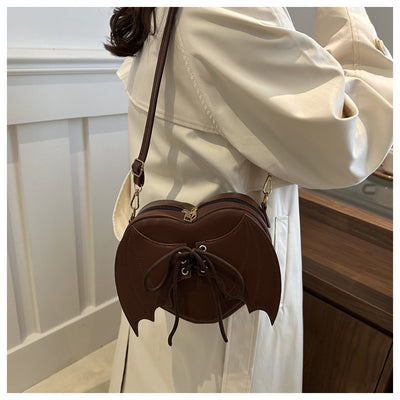 Bolso Bandolera con Diseño de Alas de Murciélago y Corazón - Image 26