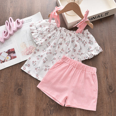 Traje Floral de Dos Piezas con Tirantes para Niña Pequeña - Image 3