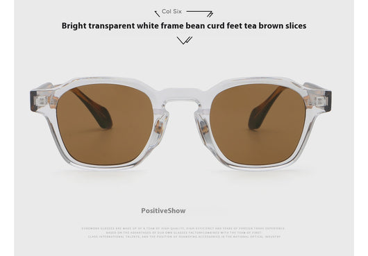 Classic fashion sunglasses with a black and tortoiseshell quadrilateral frame and dark green lenses, angled view. - Image 11