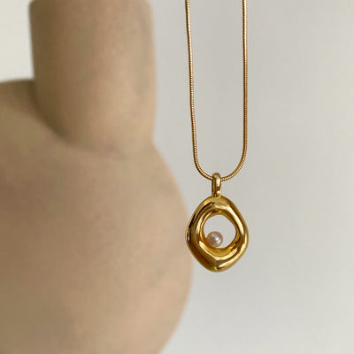 Collar Cadena Hueso de Serpiente Oro con Dije Redondo Irregular para Mujer - Image 3