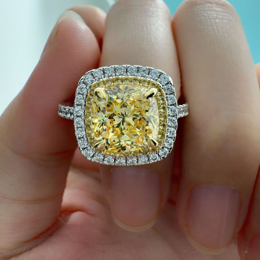 Anillo de Diamante Amarillo Artificial Diseño Minimalista - Image 2
