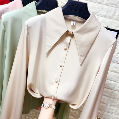 Blusa de Gasa con Botones de Perla y Cuello Puntiagudo