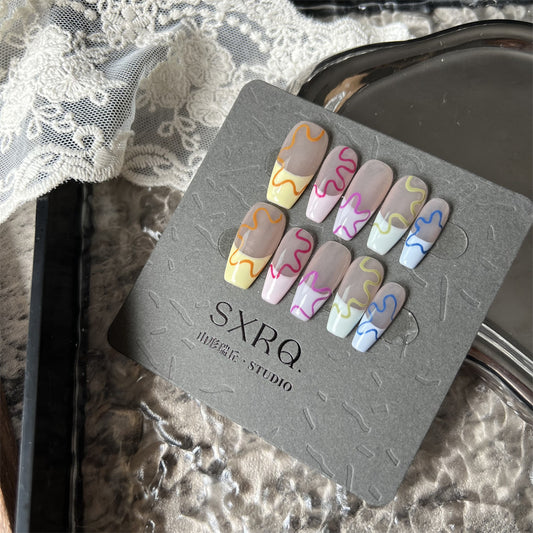 Uñas Decoradas con Arte Graffiti Pintado a Mano - Image 2