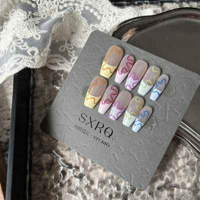 Uñas Decoradas con Arte Graffiti Pintado a Mano - Image 2