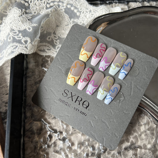 Uñas Decoradas con Arte Graffiti Pintado a Mano - Image 2