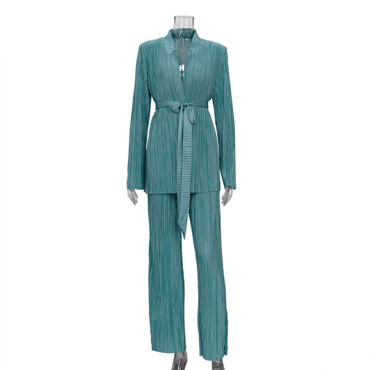 Traje de Dos Piezas con Camisa de Cordones y Pantalón Plisado - Image 10