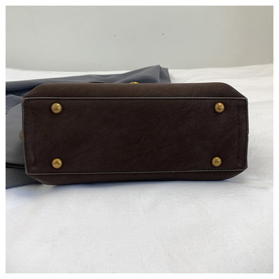 Bolsa Tote Minimalista de Alta Capacidad con Acabado Ante Retro - Image 15