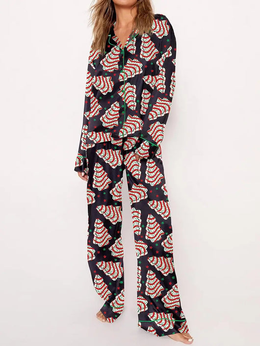 White short-sleeve pajama set with red and green Christmas tree and star print, featuring green piping. - Image 6
