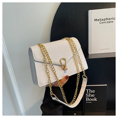 Bolso Bandolera Crossbody con Estampado Cocodrilo y Cadena Dorada - Image 9