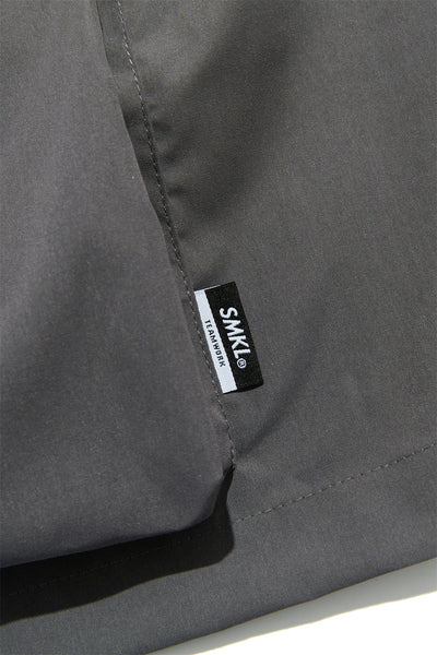 Camisa Clásica de Manga Cinco Puntos en Colores Sólidos - Image 9