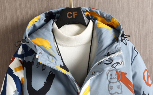 Chaqueta Acolchada con Capucha y Diseño Graffiti para Hombre - Image 13