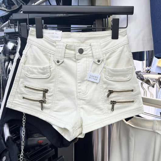 Shorts Denim con Cadena Decorativa - Estilo Fashion