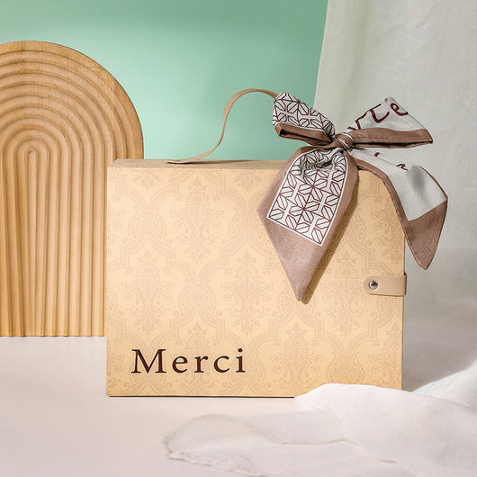 Pañuelo de Seda Cuadrado Lujo con Caja de Regalo para Bodas y Eventos - Image 4