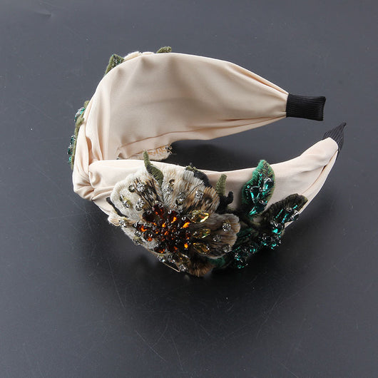 Diadema Ancha de Tela con Flores y Diamantes Incrustados - Image 6