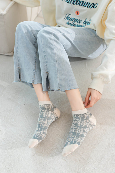 Calcetines de Malla Jacquard Ultrafinos para Mujer - Estilo Retro Ins - Image 15