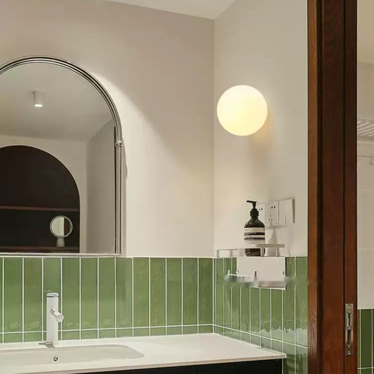 Lámpara de Pared Minimalista con Esfera de Vidrio para Sala de Estar - Image 3