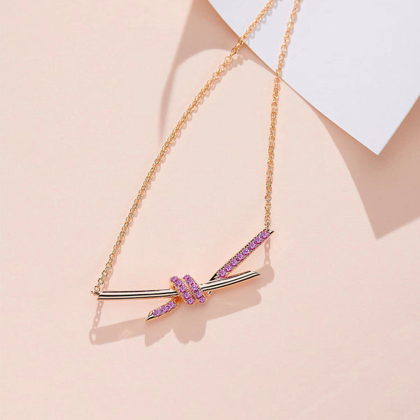 Collar Cruz con Diseño de Diamantes y Nudos en Oro Rosa 18K