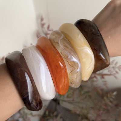 Pulsera de Acrílico Exagerada Estilo Europeo Americano con Diseño Translúcido Irregular