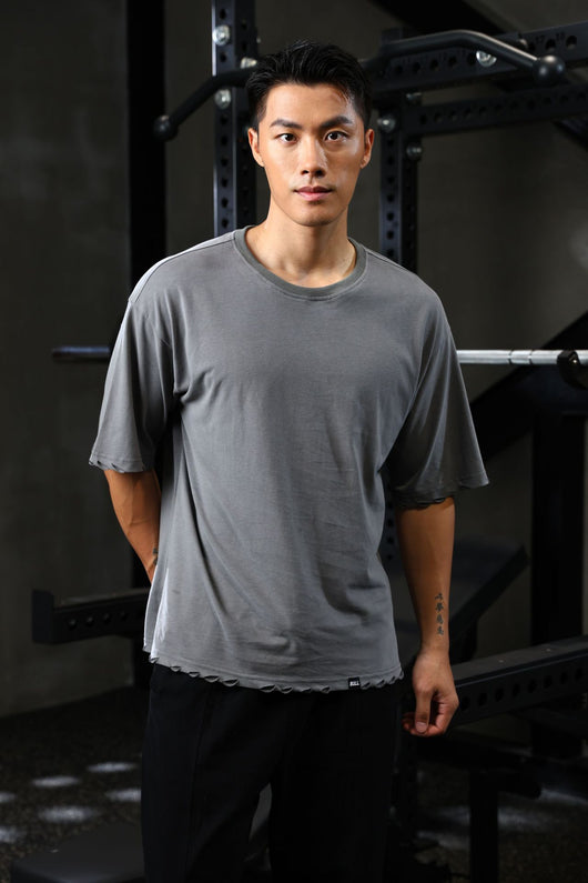 Playera Suelta de Algodón Rasgada para Hombre - Image 9
