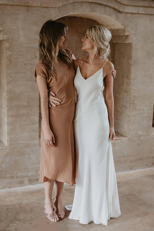 Vestido de Noche Blanco Elegante con Cola Larga - Image 11