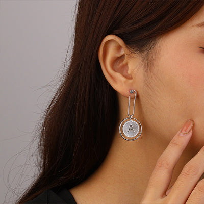 Aretes de Plata Esterlina Asimétricos con Letras Personalizadas - Image 7