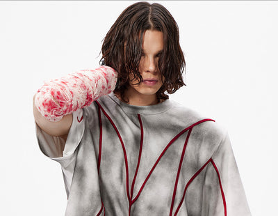 Camiseta Patchwork con Hombreras Acolchadas y Líneas 3D - Image 8