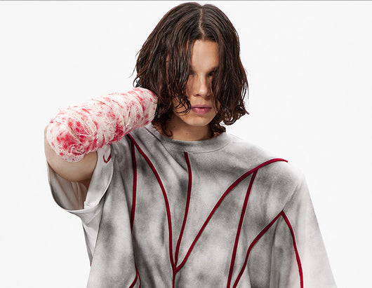 Camiseta Patchwork con Hombreras Acolchadas y Líneas 3D - Image 8