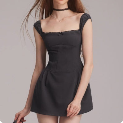 Vestido Elegante Ajustado con Cuello Asimétrico y Cintura Fruncida para Verano